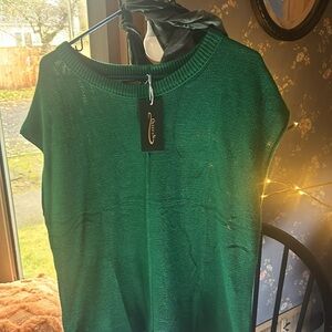 KELLY green cap sleeved vest / nwt: soft / oversized / seam in front chest🍁🍁😘